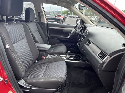 Used 2018 Mitsubishi Outlander SE AWD/4WD image 24