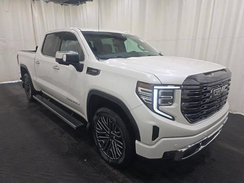 Used 2022 GMC Sierra 1500 Denali Ultimate AWD/4WD image 3