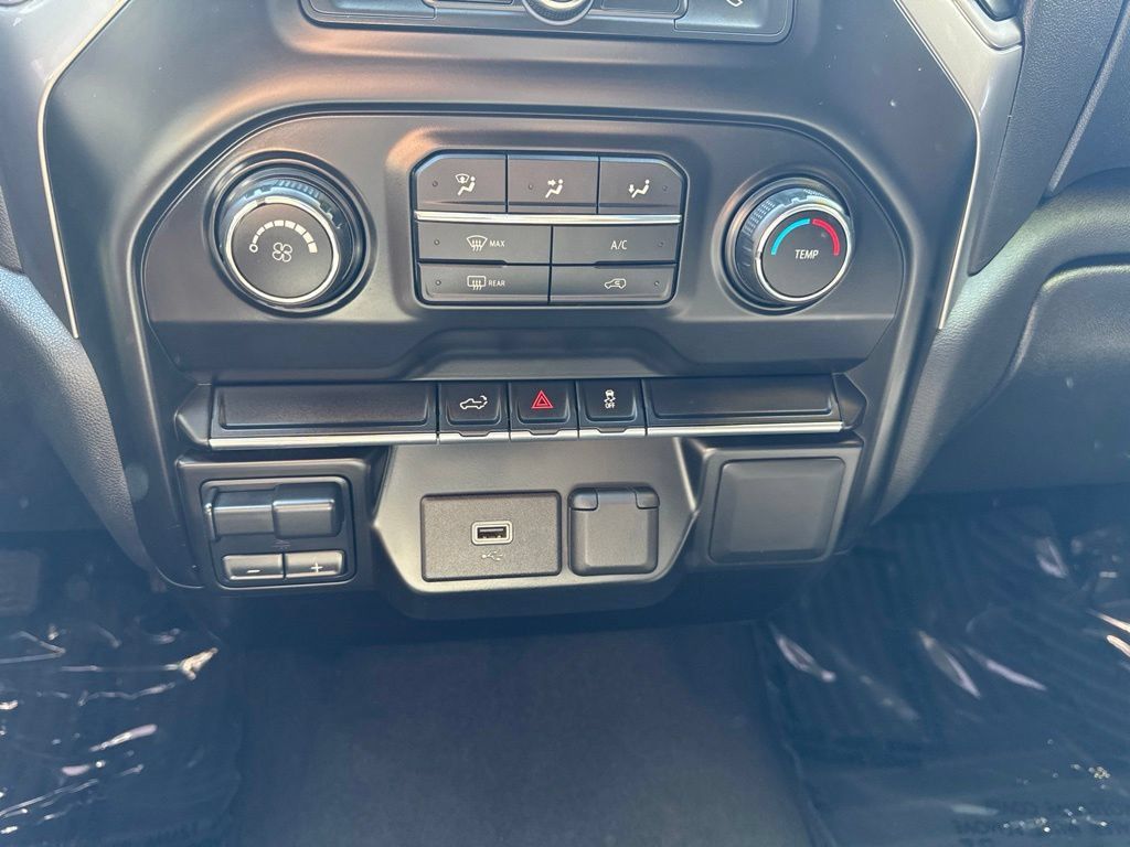 Used 2020 Chevrolet Silverado 1500 Custom w/ Custom Value Package AWD/4WD image 19