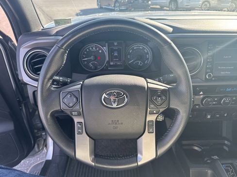 Used 2022 Toyota Tacoma TRD Off-Road image 29