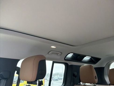 Used 2025 Land Rover Defender 110 X-Dynamic SE image 20