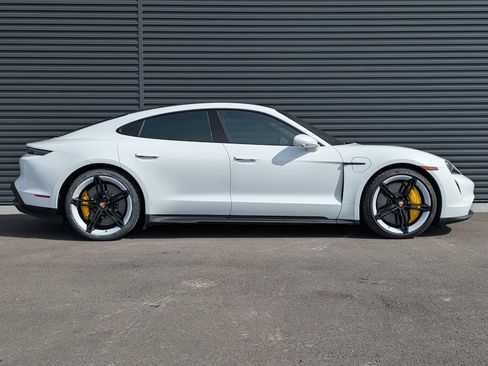 Certified 2022 Porsche Taycan Turbo S image 9