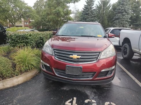 Used 2017 Chevrolet Traverse LT FWD image 2