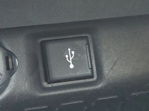 Used 2021 Toyota RAV4 XLE AWD/4WD image 27