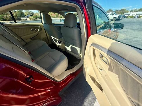 Used 2013 Ford Taurus SEL image 7