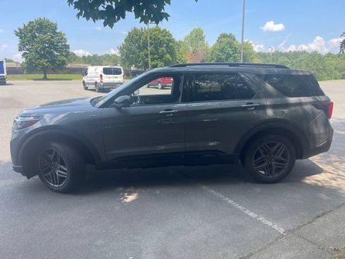 Used 2025 Ford Explorer ST-Line w/ Premium Package AWD/4WD image 3