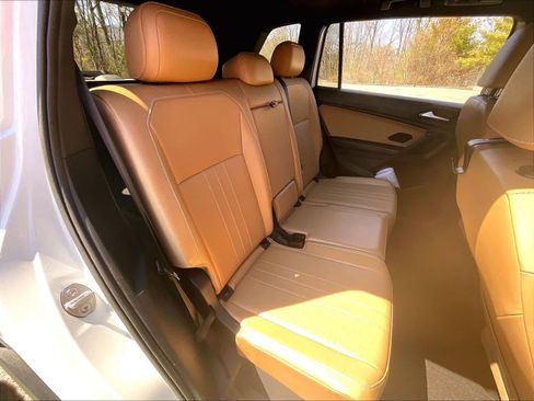 Used 2024 Volkswagen Tiguan SE R-Line image 16