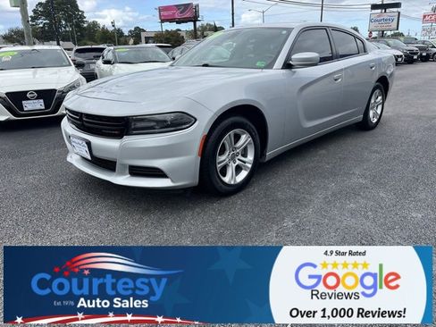 Used 2019 Dodge Charger SXT image 3