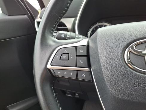Used 2023 Toyota Highlander XLE AWD/4WD image 20