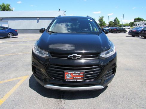 Used 2018 Chevrolet Trax LT w/ Sun & Sound Package FWD image 9