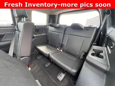 Used 2025 Hyundai Santa Fe Limited image 6