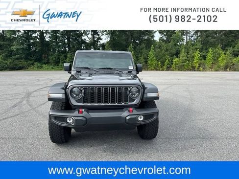 Used 2025 Jeep Wrangler Unlimited Rubicon w/ Convenience Group AWD/4WD image 2