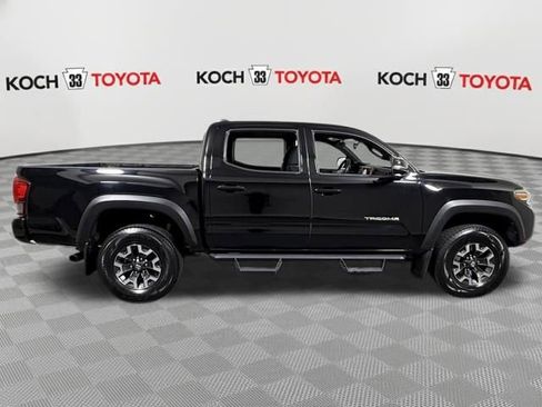 Used 2017 Toyota Tacoma TRD Off-Road image 9