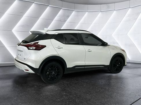 Used 2024 Nissan Kicks SR image 4