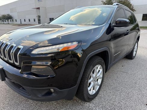 Used 2019 Dodge Durango SXT AWD/4WD image 2