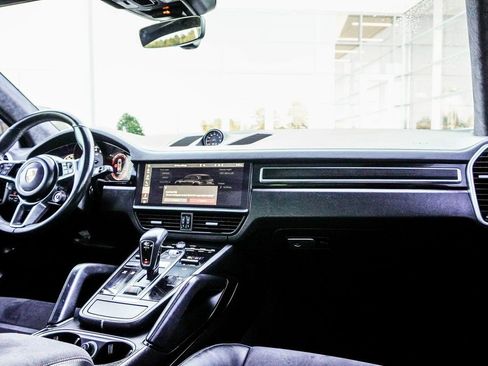 Used 2021 Porsche Cayenne GTS image 19