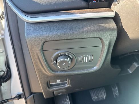 New 2026 Jeep Grand Cherokee Limited image 17