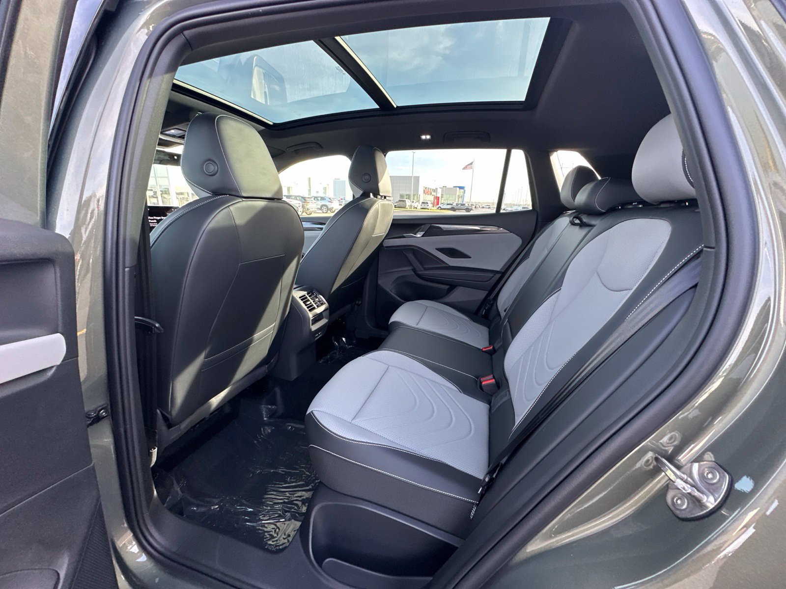 New 2026 Volkswagen Tiguan SE R-Line AWD/4WD image 19