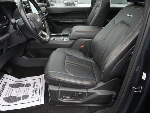 Certified 2023 Ford Expedition Platinum image 9