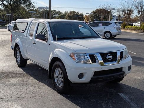 Used 2019 Nissan Frontier SV image 3