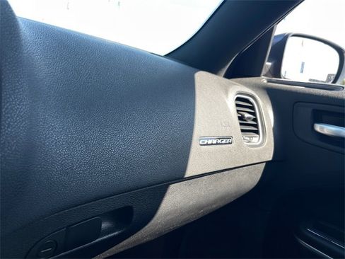 Used 2022 Dodge Charger SXT w/ Leather Interior Group image 17