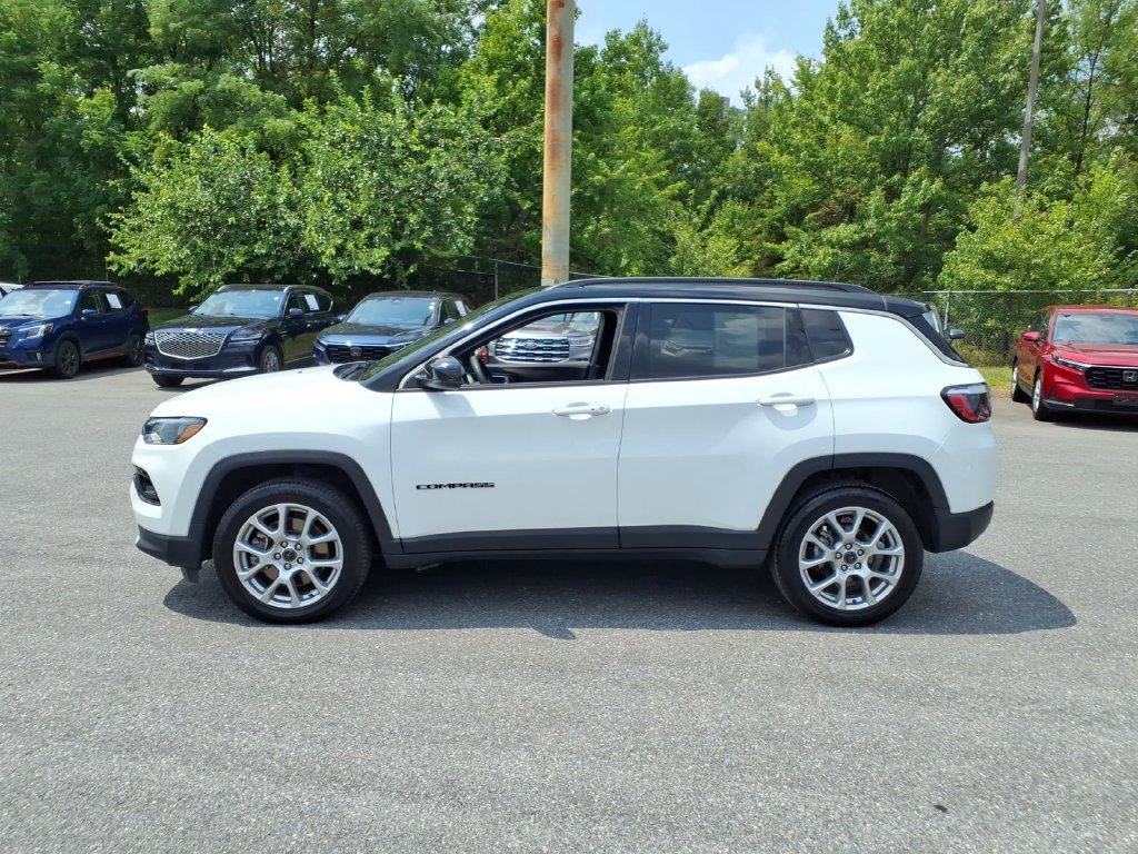 Used 2025 Jeep Compass Limited AWD/4WD image 6