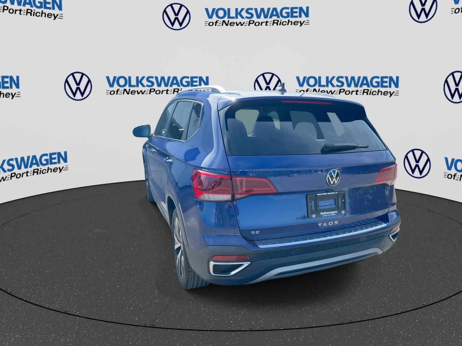 Used 2024 Volkswagen Taos SE FWD image 12