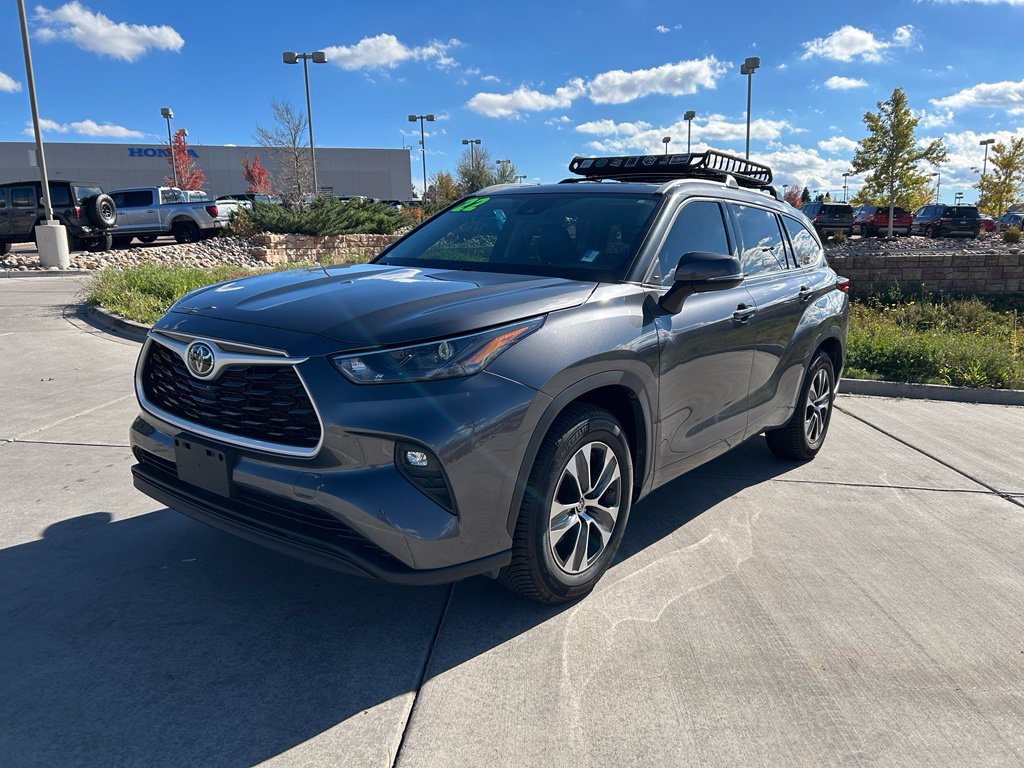 Used 2022 Toyota Highlander XLE FWD image 3