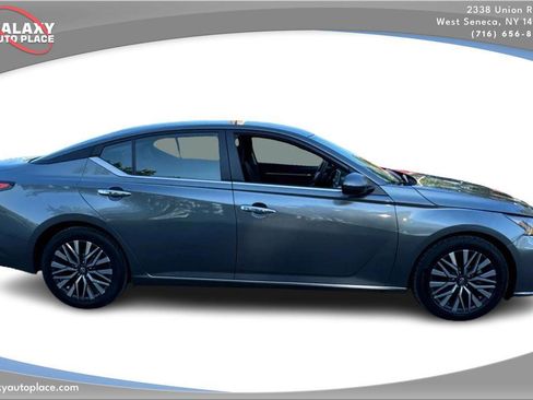 Used 2023 Nissan Altima 2.5 SV image 4