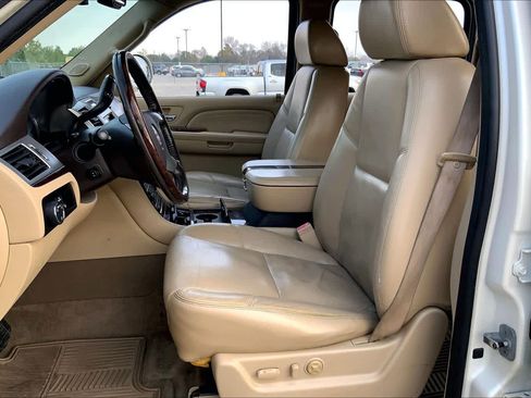 Used 2009 Cadillac Escalade ESV image 7