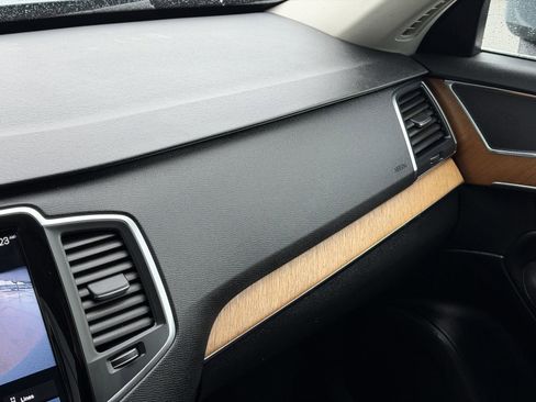 Used 2022 Volvo XC90 T6 Momentum w/ Climate Package image 27