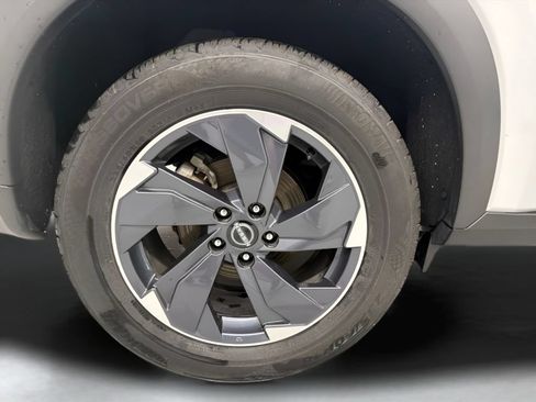 Used 2024 Nissan Rogue SV FWD image 41