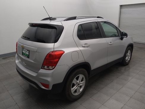 Used 2021 Chevrolet Trax LT w/ LT Convenience Package FWD image 9