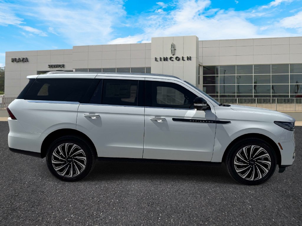 New 2026 Lincoln Navigator Black Label AWD/4WD image 2