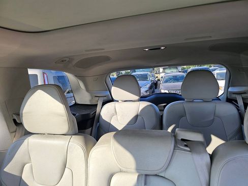 Used 2016 Volvo XC90 T6 Momentum AWD/4WD image 10