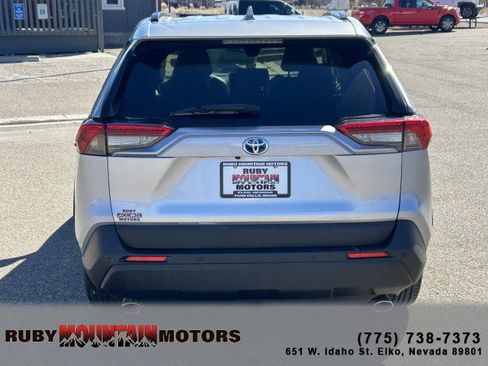 Used 2021 Toyota RAV4 XLE Premium image 6
