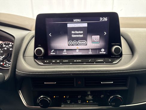 Used 2023 Nissan Rogue S image 10