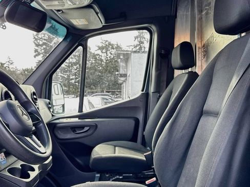 Used 2019 Mercedes-Benz Sprinter 144 image 9