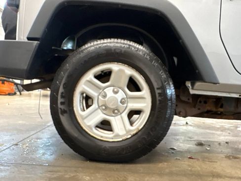 Used 2015 Jeep Wrangler Sport AWD/4WD image 22