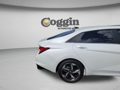 Used 2022 Hyundai Elantra Limited FWD image 31