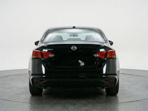 Used 2025 Nissan Altima 2.5 SV image 7