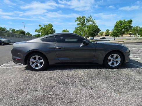Used 2018 Ford Mustang Coupe RWD image 6