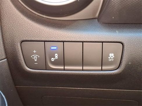 Used 2018 Hyundai Kona SEL image 21