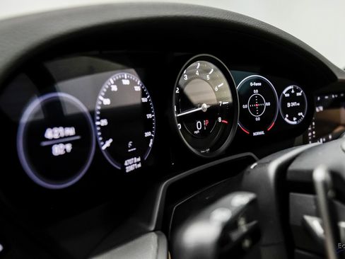 Used 2020 Porsche 911 Carrera RWD image 31