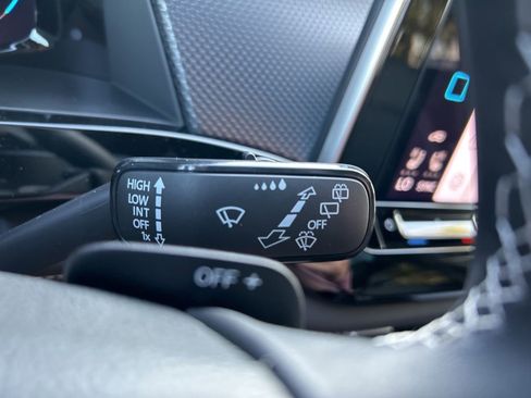 Used 2025 Volkswagen Atlas Cross Sport SEL image 24