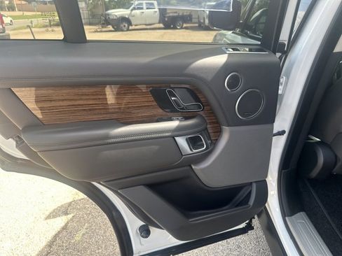 Used 2019 Land Rover Range Rover HSE image 19