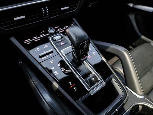 Used 2023 Porsche Cayenne Turbo AWD/4WD image 23