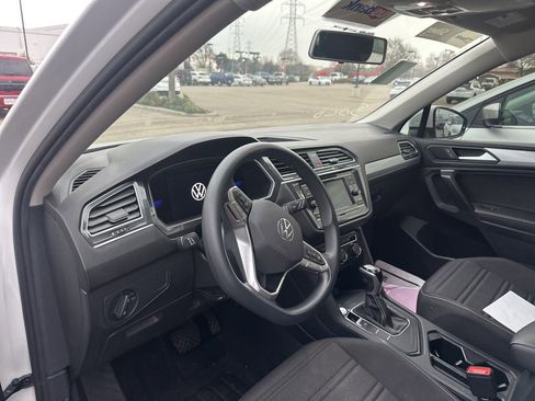 Used 2022 Volkswagen Tiguan S image 9