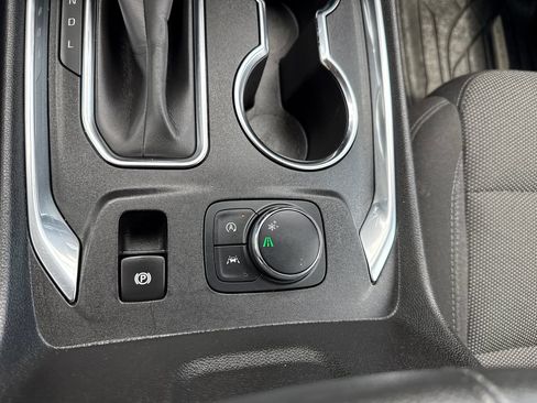 Used 2022 Chevrolet Traverse LT FWD image 30