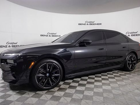 Used 2023 BMW 740i RWD image 9